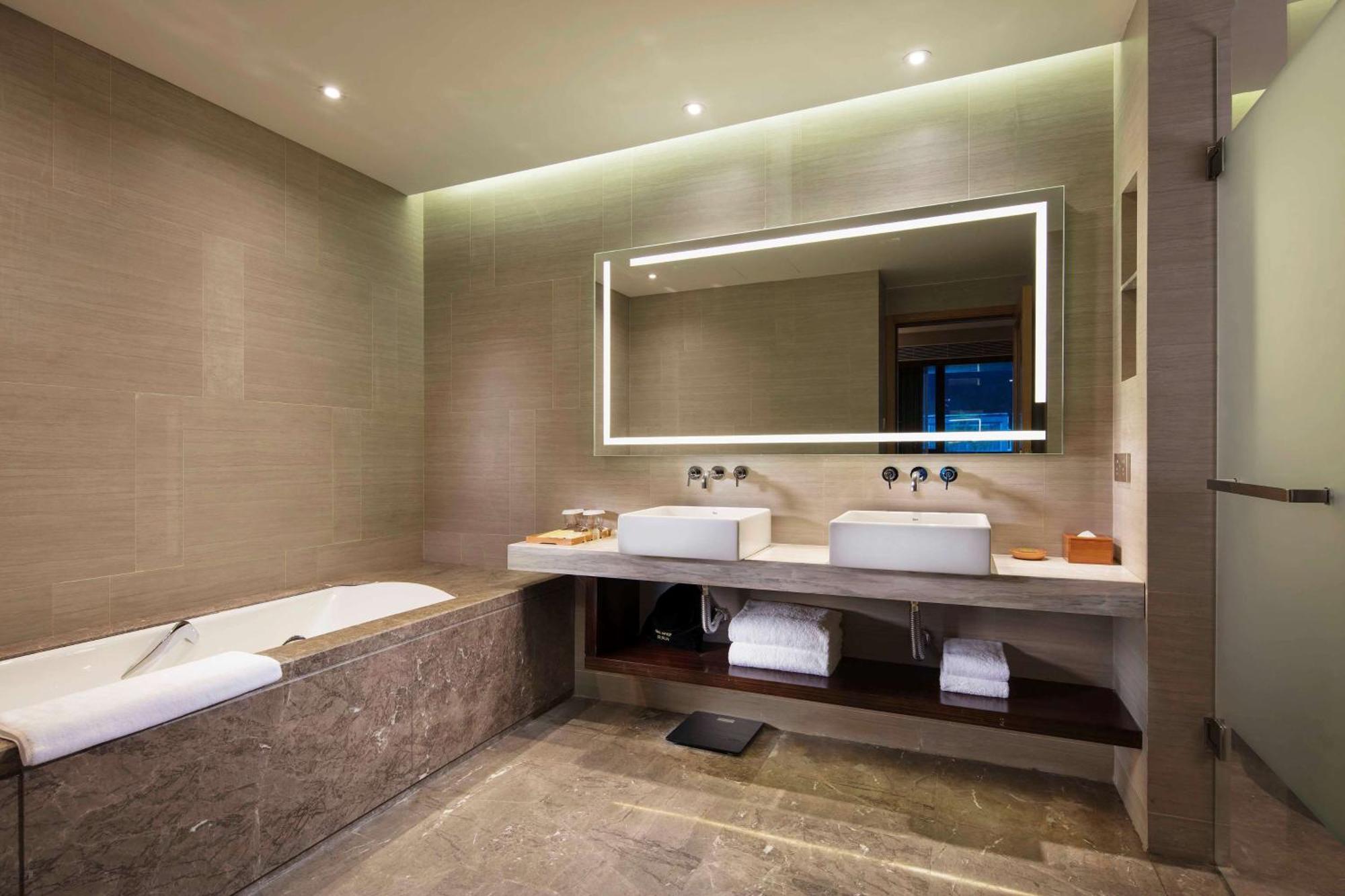 Hilton Garden Inn Shiyan Shiyan  Exterior photo